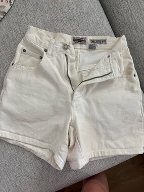 Relaxed Fit High Waist Women's Shorts - White